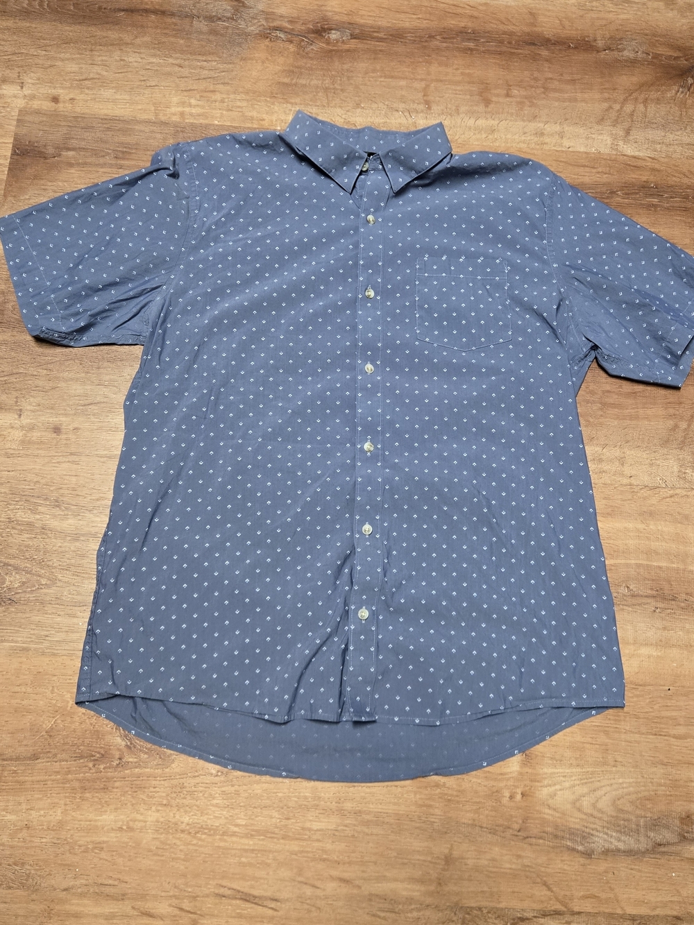 TravisMathew Short-Sleeve Button-Down Shirt in Blue with Micro Dots Extra Large